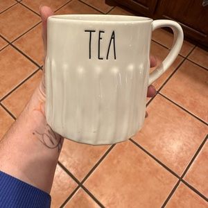 Rae Dunn, like new Tea mugs.  Set of 4.  No tags.